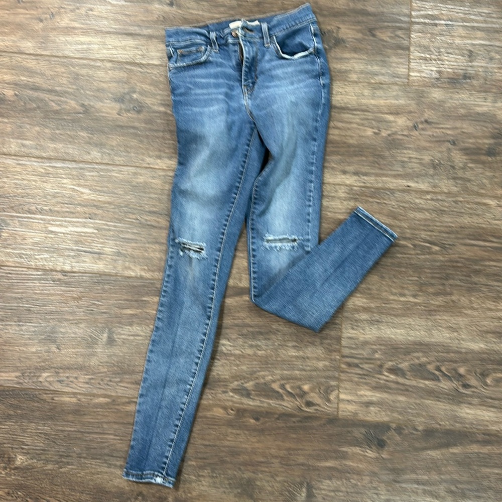Levi’s 720 size 26, high rise super skinny distressed jeans
